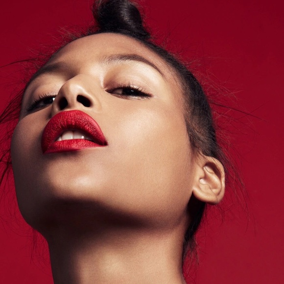 Fenty Beauty Stunna Lip Paint Longwear Fluid Lip Color in Uncensored 01 - Picture 7 of 8